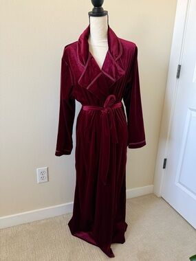Vintage Woman's Red Velvet luxurious Robe By Cinema Etoile 100% Polyester